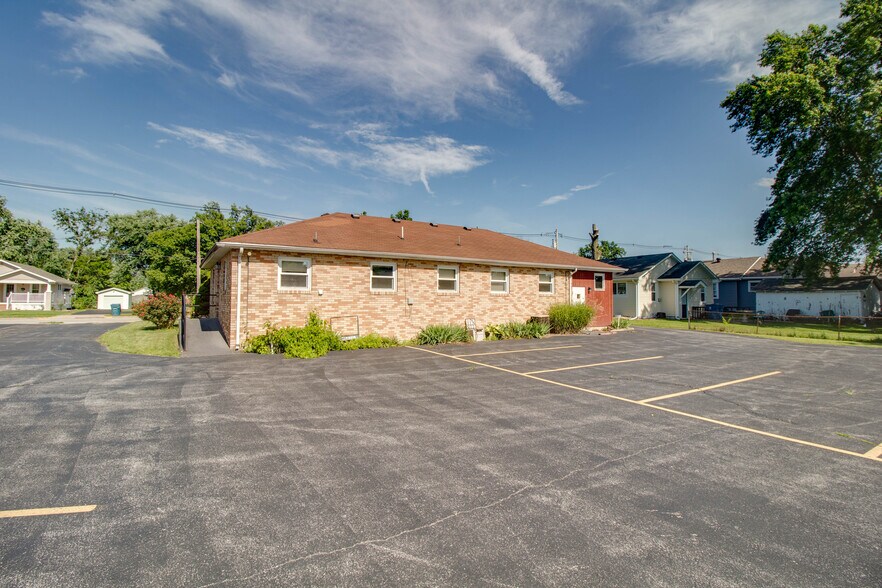 More Photos Of 440 S Prairie St, Bethalto General Retail For Sale