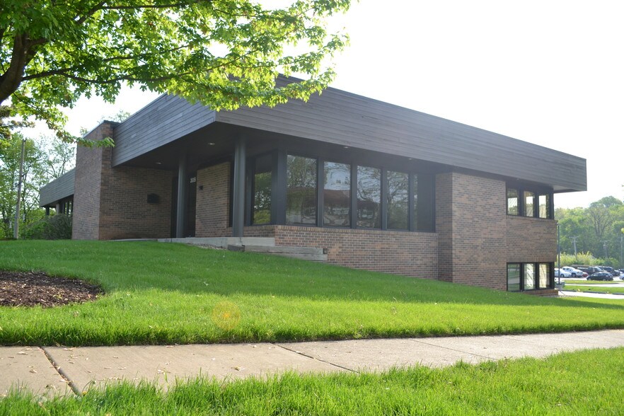 More Photos Of 305 Vine St, New Lenox Medical For Lease