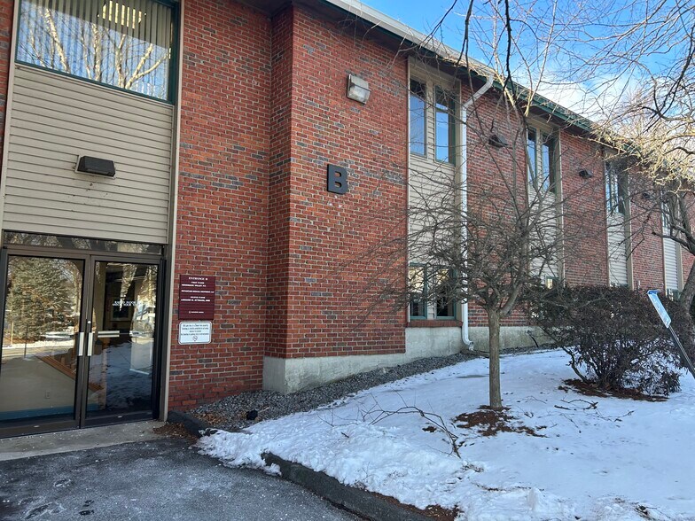 More Photos Of 700 Lake Ave, Manchester Office For Lease