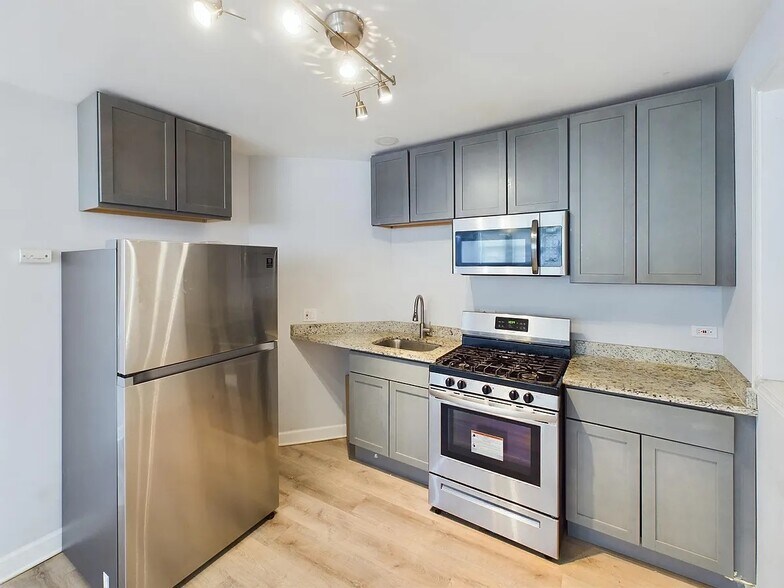 More Photos Of 619 E Groveland Park, Chicago Apartments For Sale