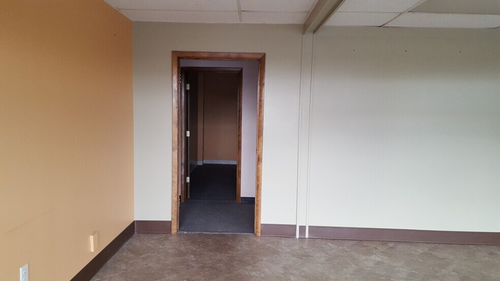 More Photos Of 5075-5095 Westerville Rd, Columbus Warehouse For Lease