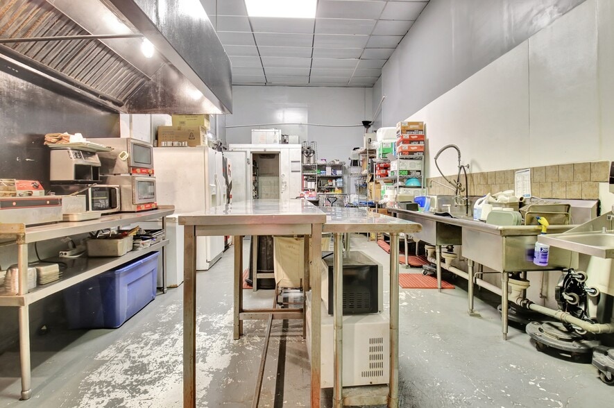 More Photos Of 7716 N Main St, Jonesboro Freestanding For Sale