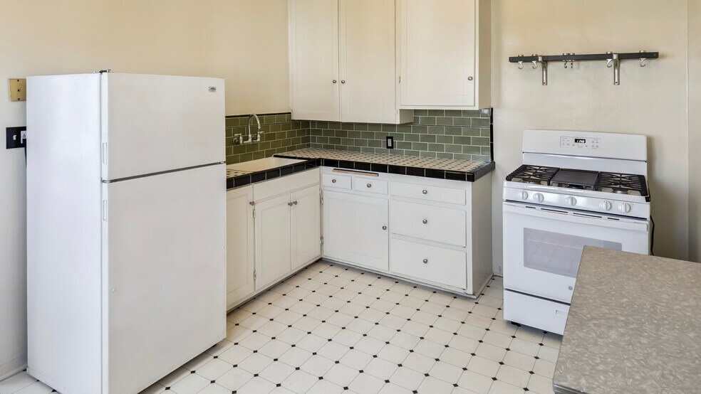 More Photos Of 6022 W 8th St, Los Angeles Apartments For Sale