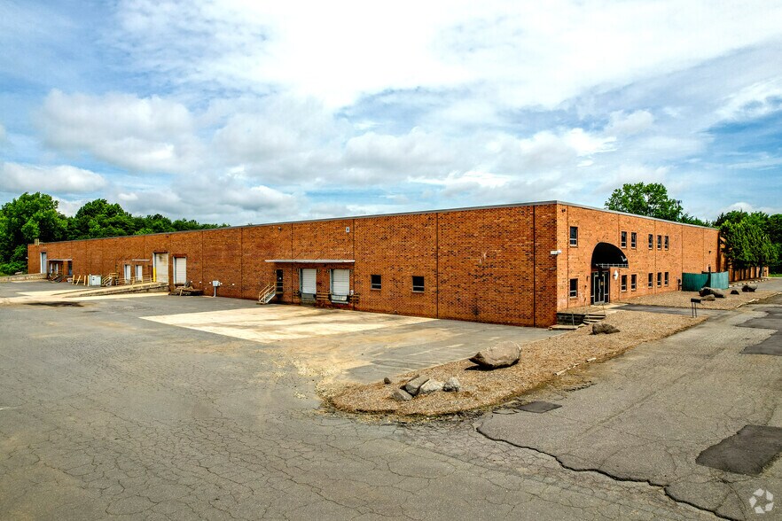 More Photos Of 11900 Steele Creek Rd, Charlotte Warehouse For Sale