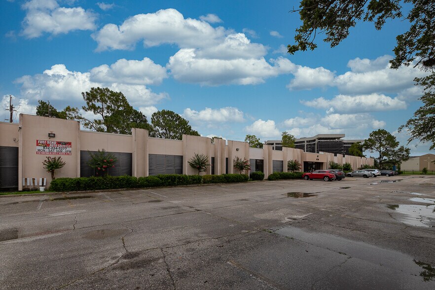 More Photos Of 9720 Town Park, Houston Office For Sale