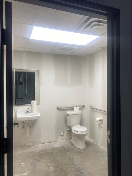 More Photos Of 1019 S Quincy Ave, Tulsa Storefront Retail Office For Lease