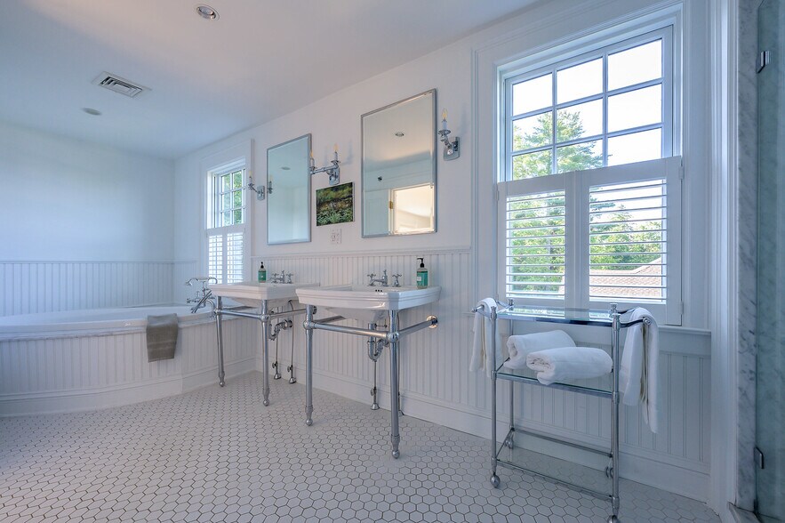 More Photos Of 2 Kemble St, Lenox Hospitality For Sale