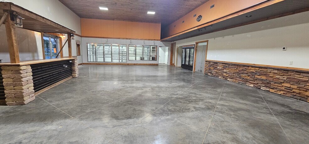 More Photos Of 100 W Pleasant, Cincinnati General Retail For Sale
