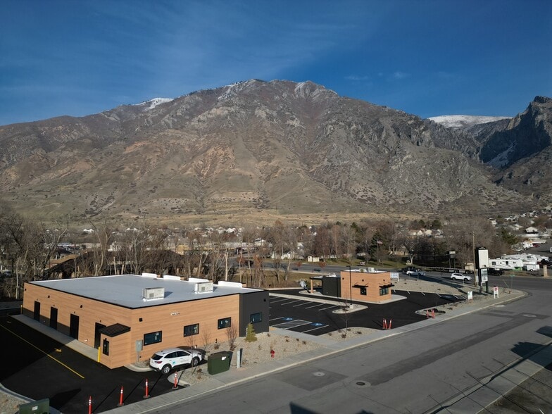 More Photos Of 1075 N Main St, Springville Storefront For Lease