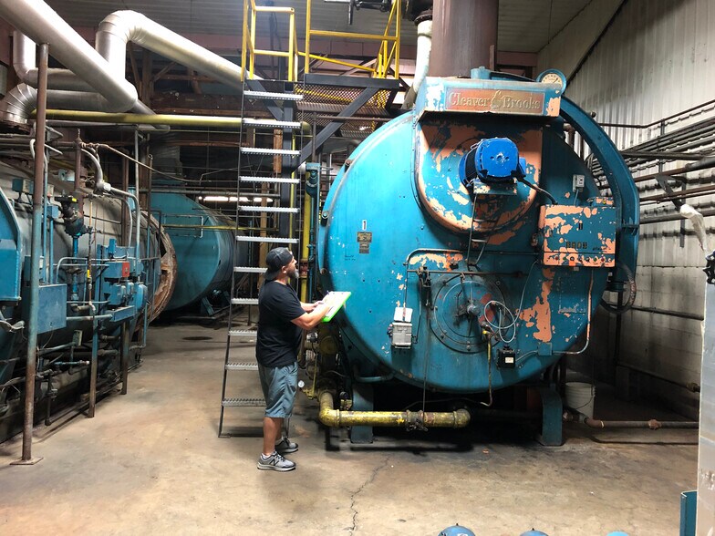 More Photos Of 609-621 E Maple Ave, Newark Light Manufacturing For Lease