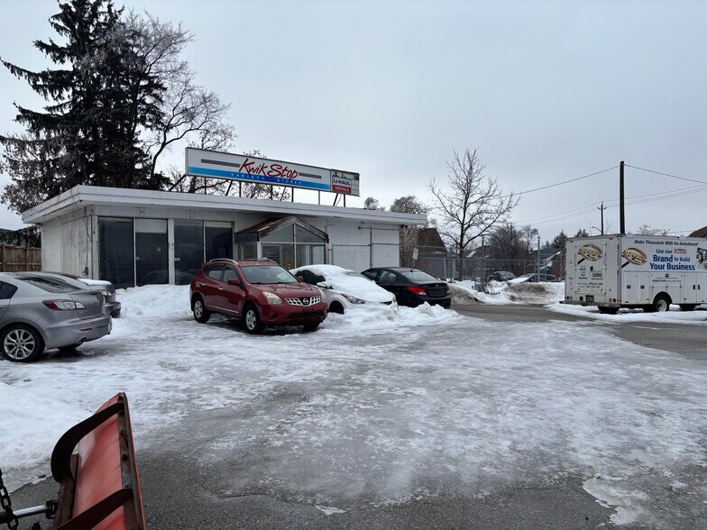 More Photos Of 2191 Kingsway Dr, Kitchener Freestanding For Sale