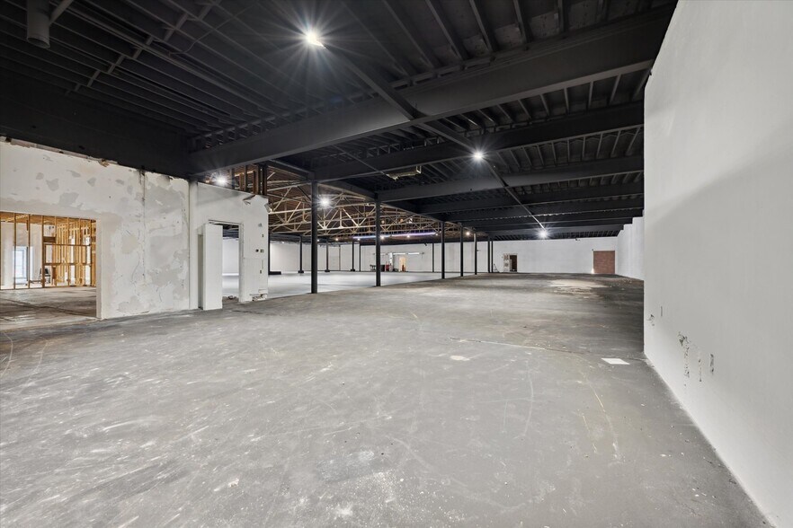 More Photos Of 969 Dixie Hwy, Rossford General Retail For Sale