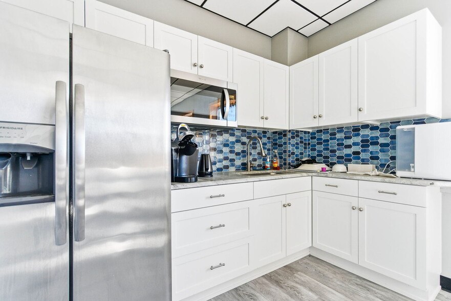 More Photos Of 13720 Aiken Rd, Louisville Warehouse For Sale