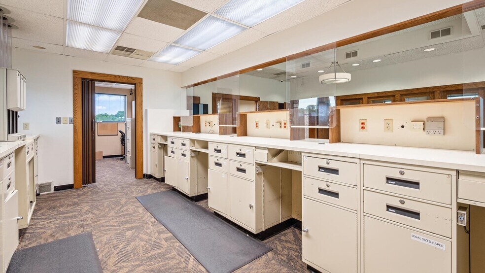 More Photos Of 2810 Maysville Pike, Zanesville Bank For Sale