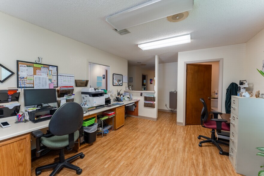 More Photos Of 2003 Medical Pky, San Marcos Medical For Sale