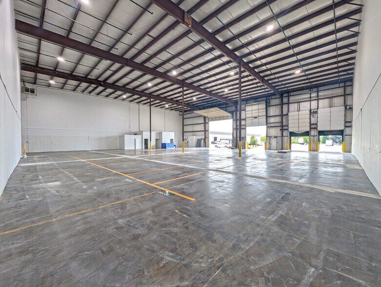 More Photos Of 500 & 511 Oak Leaf Ct, Joliet Warehouse For Lease