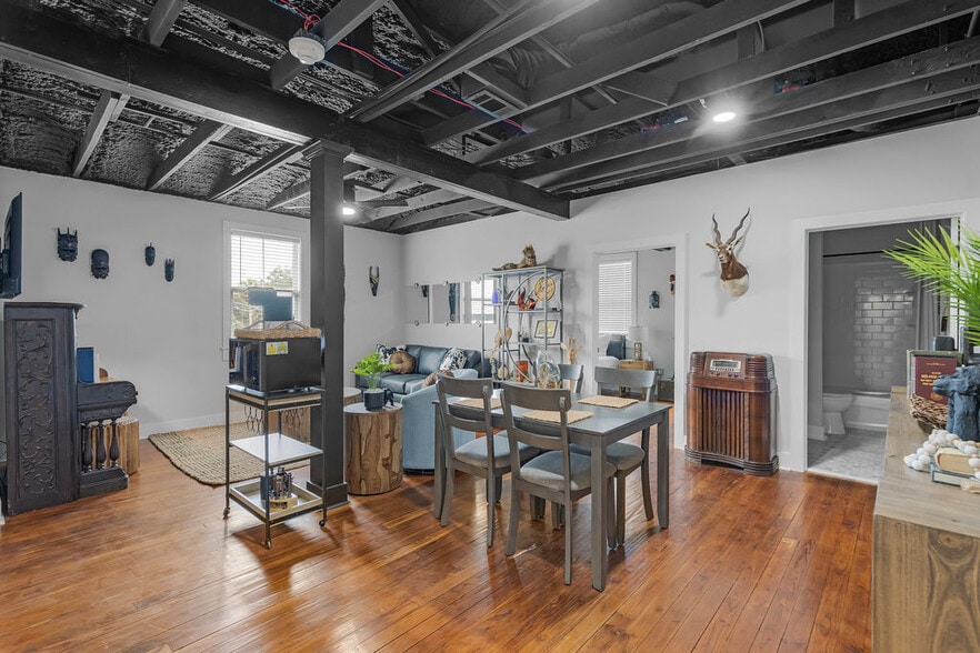 More Photos Of 156 Camellia St, Biloxi General Retail For Sale