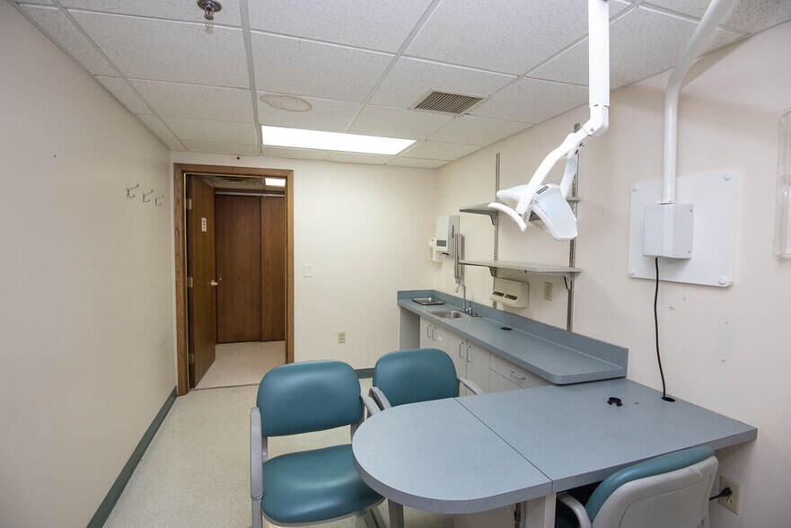 More Photos Of 1320 S Green Bay Rd, Mount Pleasant Medical For Lease