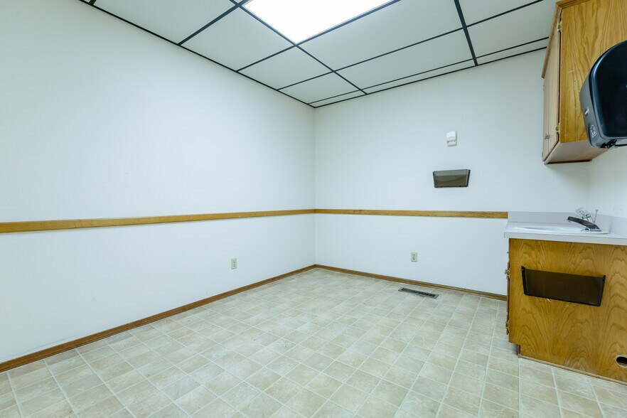 More Photos Of 1415 Watts St, Sayre Healthcare For Sale
