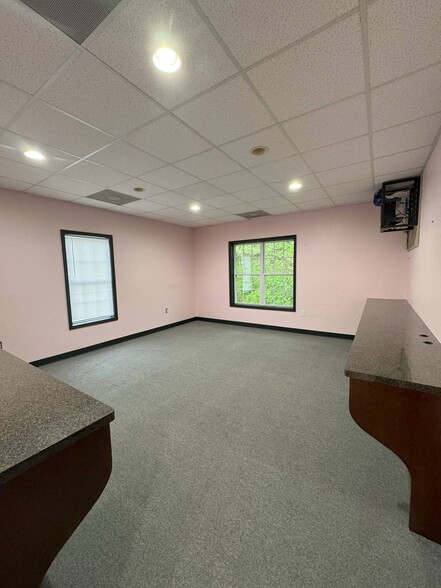 More Photos Of 188 W Campground Rd, McDonough Office For Sale