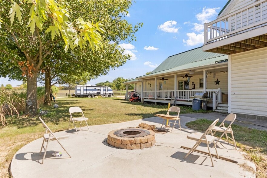 More Photos Of 7233 National Rd, Thornville Horse Stables For Sale
