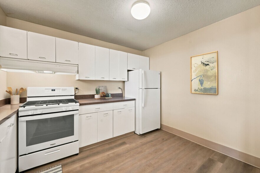 More Photos Of 5441 N East River Rd, Chicago Apartments For Lease
