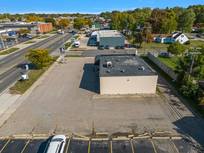 More Photos Of 32611 Ford Rd, Garden City Freestanding For Lease