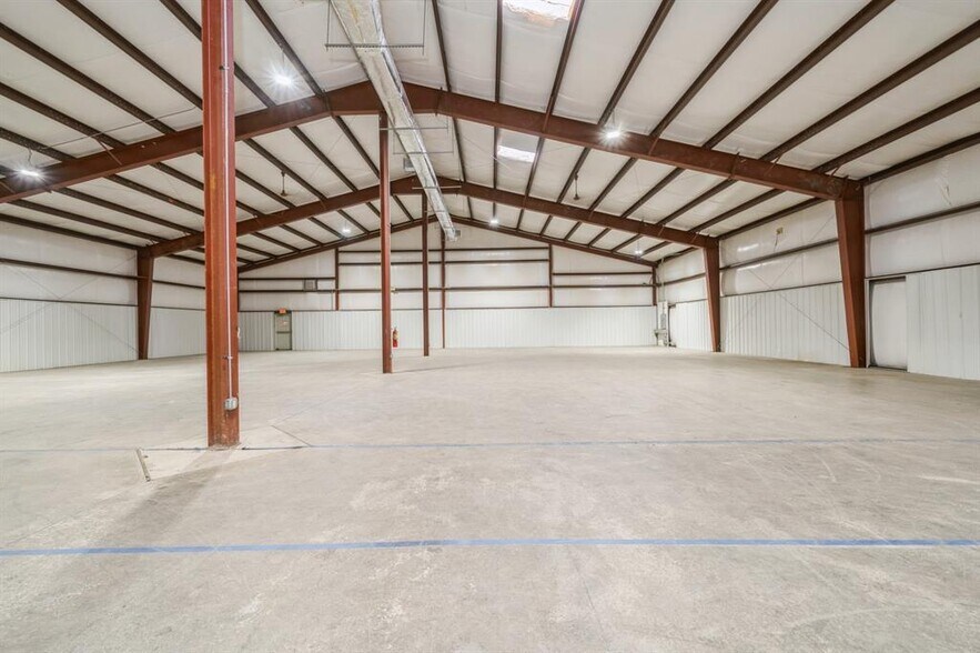 More Photos Of 41 Elkay Dr, Chester Warehouse For Lease