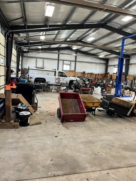 More Photos Of 196 Poindexter Rd, Louisa Warehouse For Lease