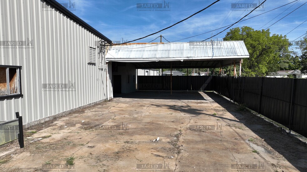 More Photos Of 2230 S Main St, Carthage Unknown For Lease