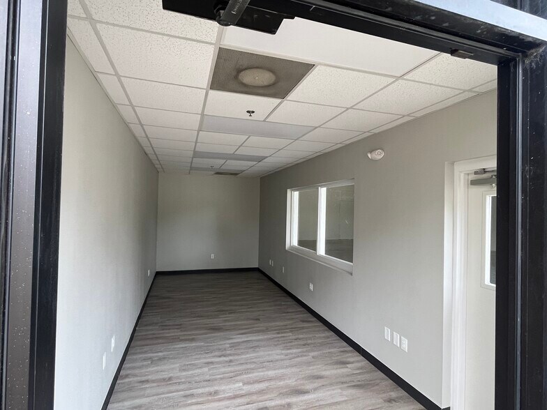 More Photos Of 963 N Burnt Hickory Rd, Douglasville Unknown For Lease