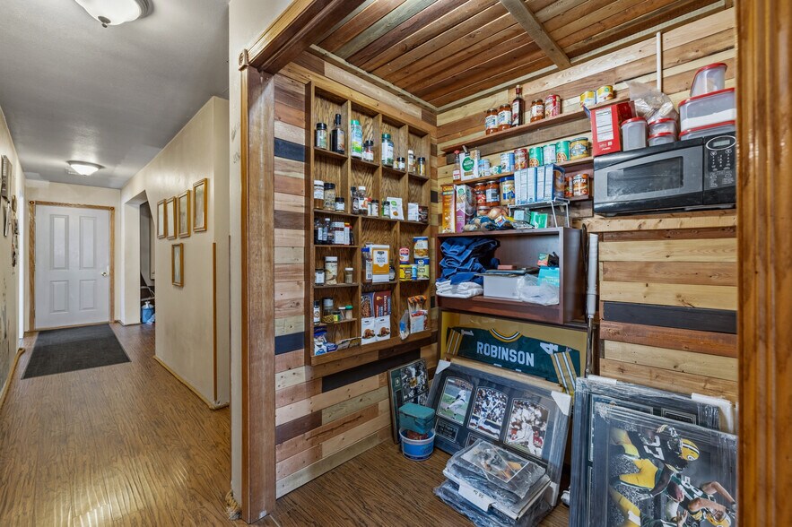 More Photos Of 504 Milwaukee St, Lomira Flex For Sale