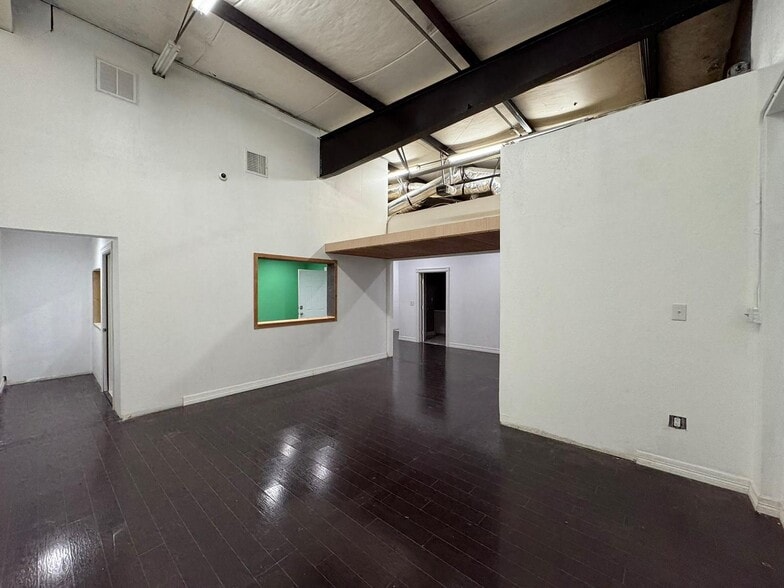 More Photos Of 2801-2825 Gulf Fwy, Houston Unknown For Lease