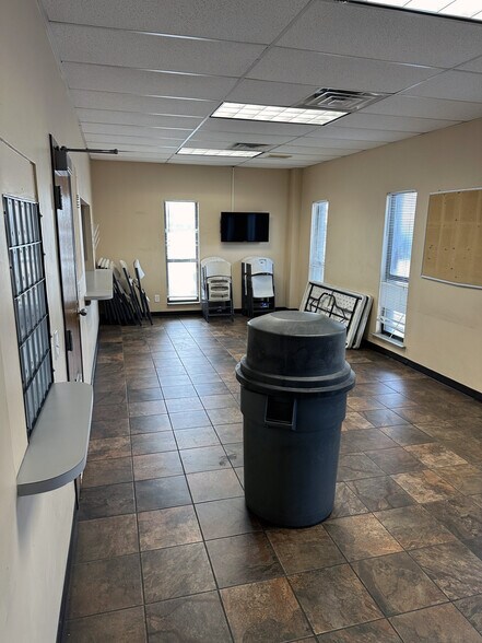 More Photos Of 631 Enon Springs Rd E, Smyrna Industrial For Lease