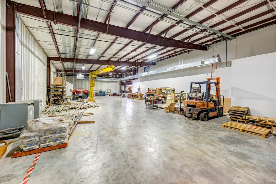 More Photos Of 12506 Taylor Rd, Houston Warehouse For Lease