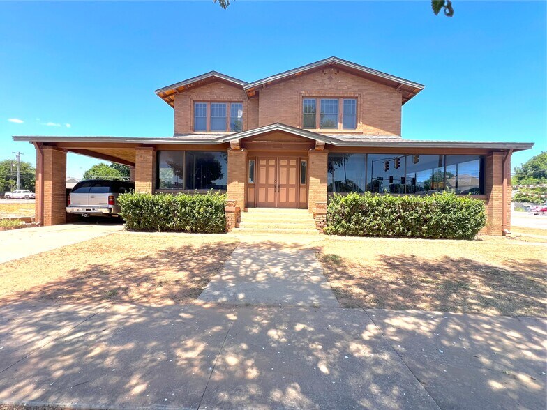 Primary Photo Of 621 E Broadway St, Altus Office Residential For Sale