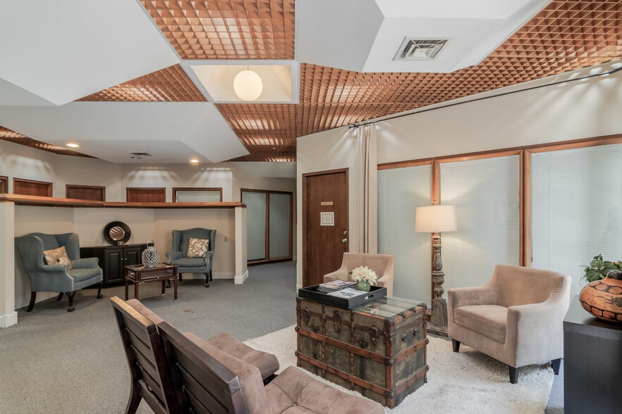 More Photos Of 8075 E Morgan Trl, Scottsdale Medical For Sale