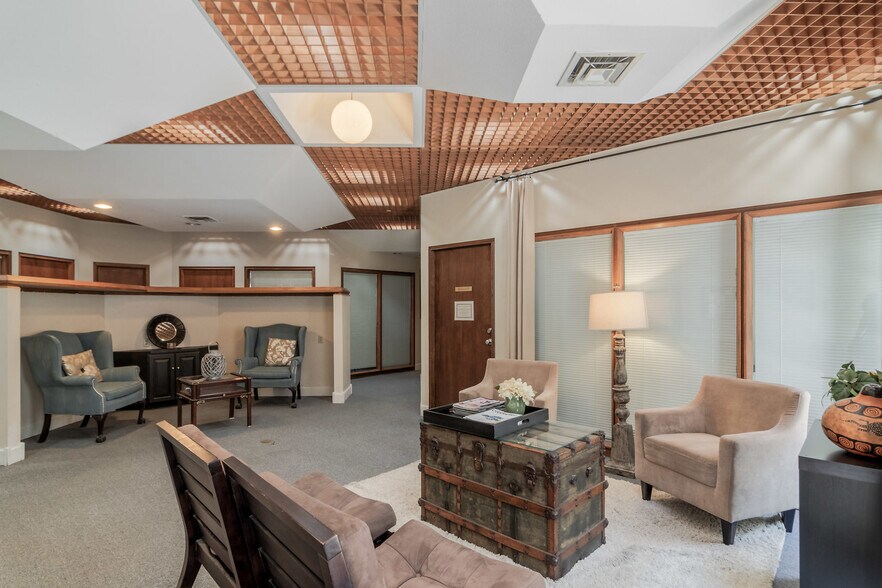 More Photos Of 8075 E Morgan Trl, Scottsdale Medical For Lease