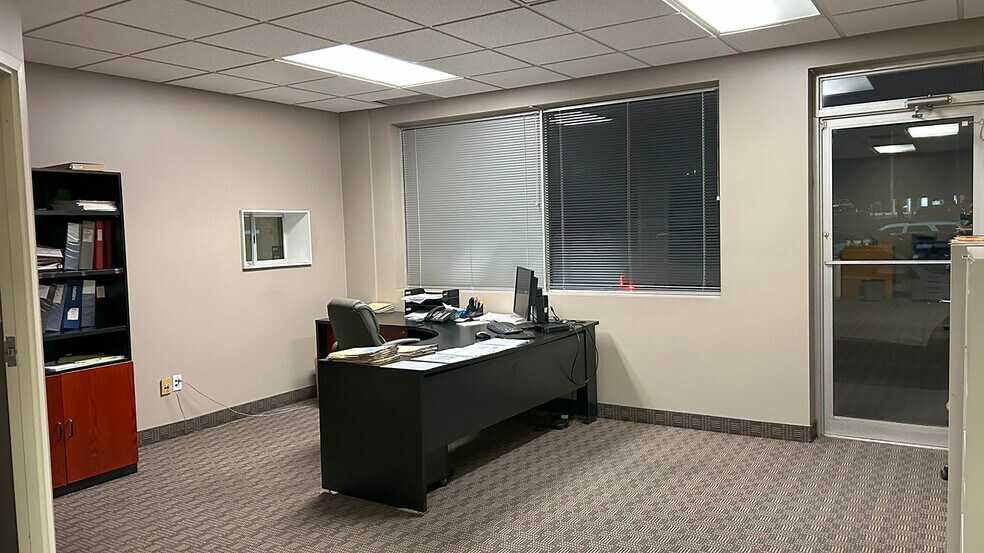 More Photos Of 65 Lowson Cres, Winnipeg Warehouse For Lease