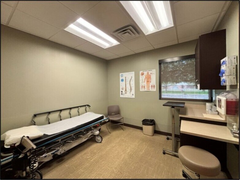 More Photos Of 105-107 Winston Dr, Marshall Medical For Lease