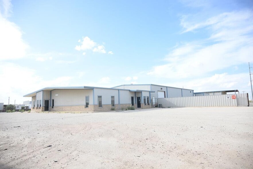 More Photos Of 3611 E State Highway 158, Midland Manufacturing For Sale