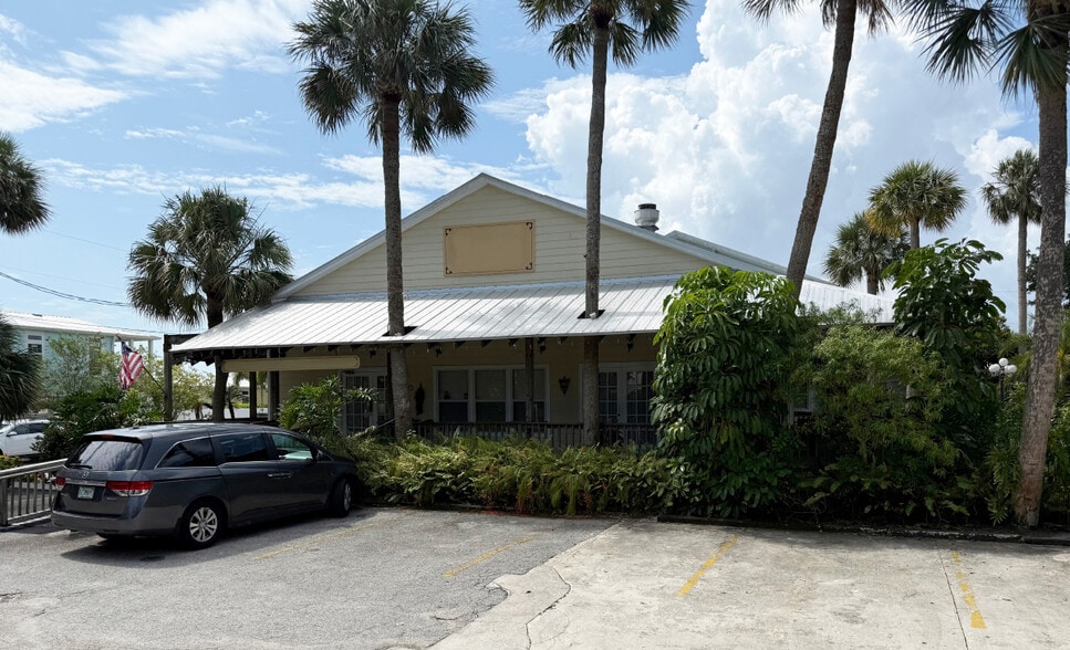Primary Photo Of 3200 NE Maple Ave, Jensen Beach Restaurant For Sale