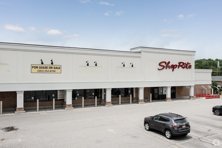 More Photos Of 814 River Rd, New Milford Supermarket For Lease
