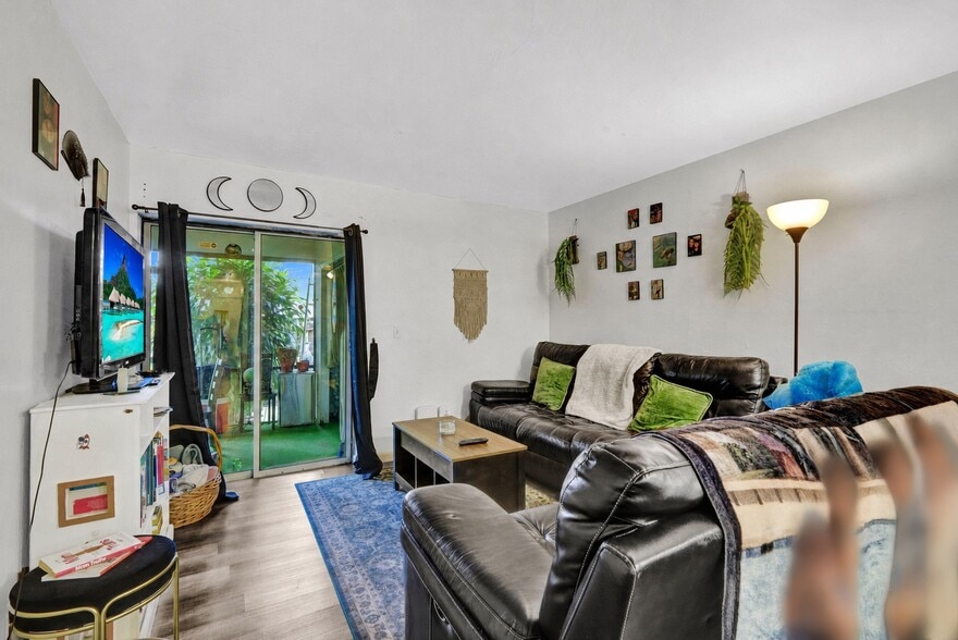 More Photos Of 225 Cape Coral Pky E, Cape Coral Apartments For Sale
