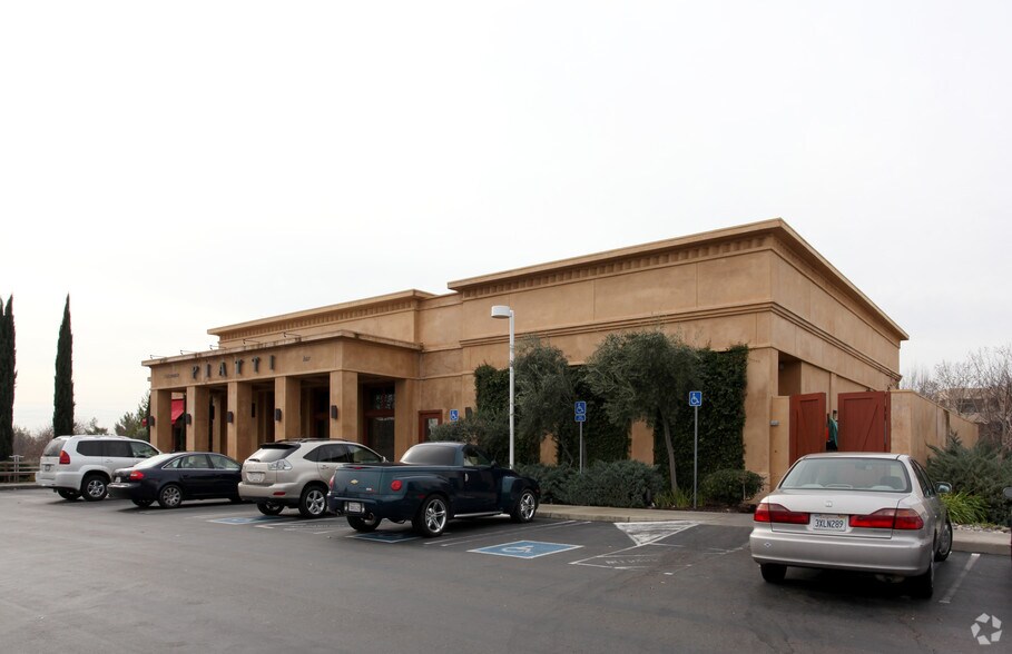 Primary Photo Of 3003 Douglas Blvd, Roseville Restaurant For Lease