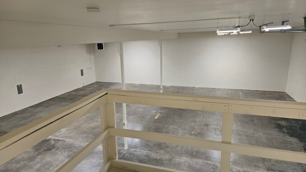 More Photos Of 21 N Skipworth Rd, Spokane Valley Showroom For Lease