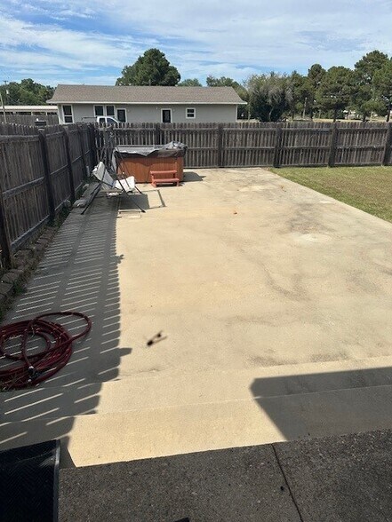 More Photos Of 195 James Carlow Dr, New Boston Office For Sale