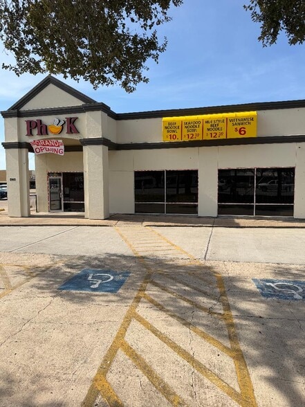 More Photos Of 5145 Avenue H, Rosenberg Restaurant For Lease