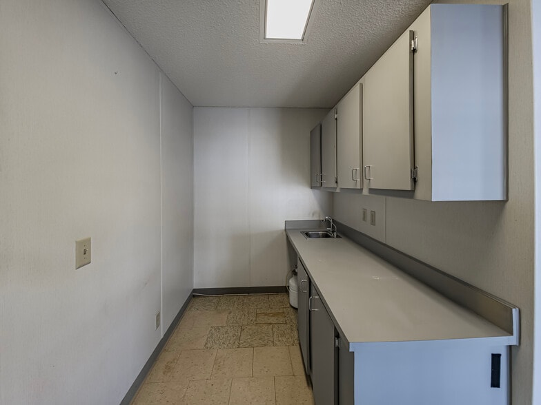More Photos Of 19300 Valdosta Hwy, Valdosta Light Distribution For Lease