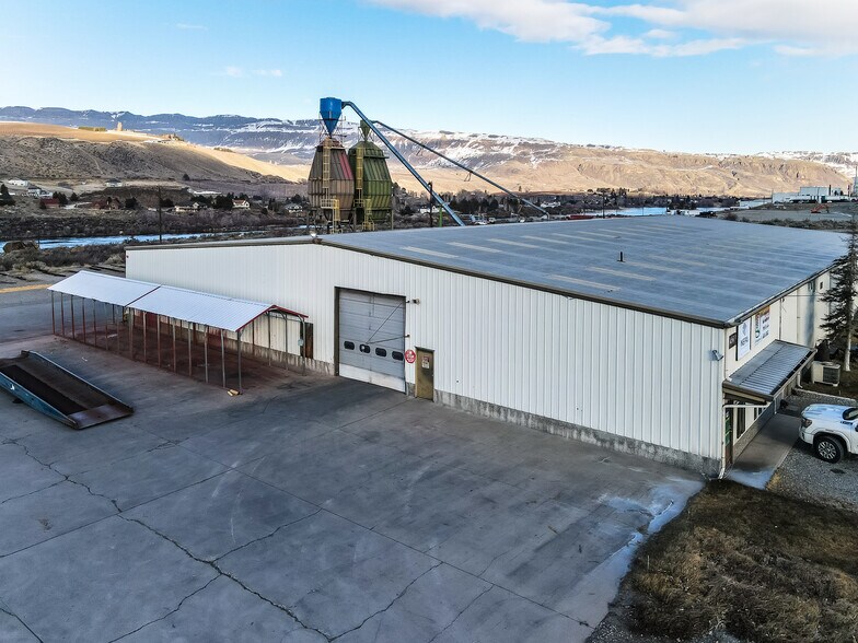 Primary Photo Of 31 Precision Ln, Malaga Manufacturing For Sale